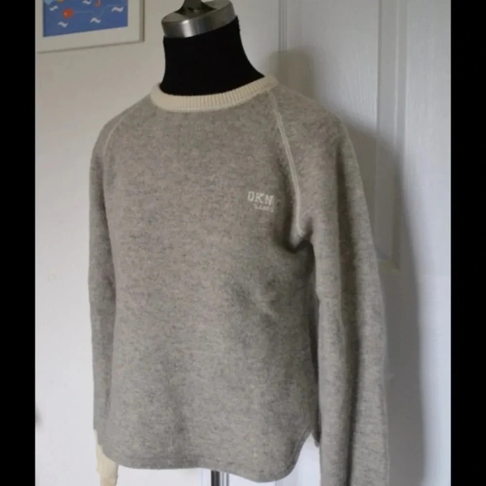 NWOT DKNY classic pullover sweater - Picture 4 of 4
